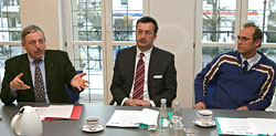 v.l. Brgermeister Werner Becker-Blonigen, Uwe Bastian und Ulrich Noss