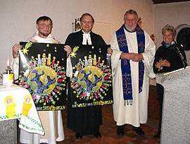 V.l.n.r.: Pfr. Christoph Schierbaum, Superintendent Jrgen Knabe, Monsignore Winfried Pilz, Monika Hhn