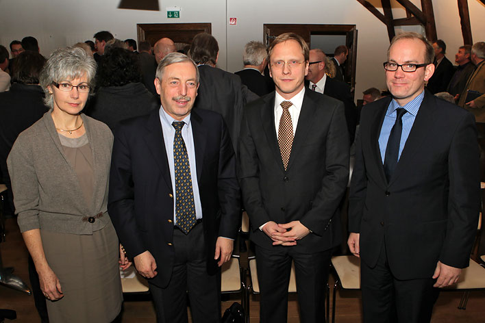 Von links: Angelika Stckemann, Brgermeister Werner Becker-Blonigen, Jochen  Hellmann und Prof. Dr. Andreas Blum - Foto: Christian Melzer