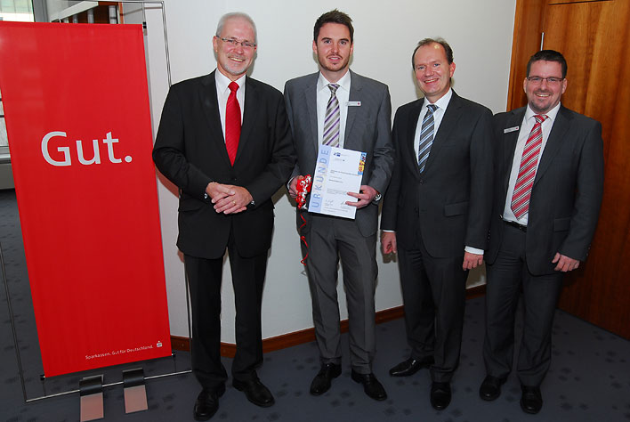 Landesbester: Tim Vater (2. von links) mit Manfred Bsinghaus, Michael Breuer und Thomas Adolphs (von links)
