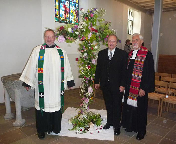 Von links: Der katholische Pfarrer Josef Rottlnder, Superintendent Jrgen Knabe und Michael Hhn