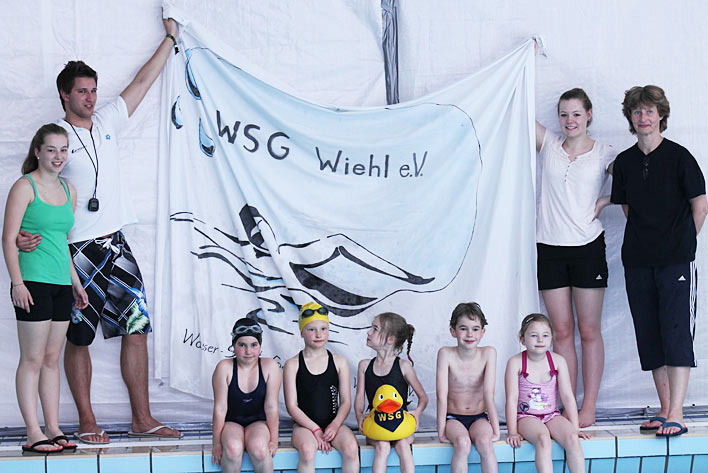 Lindlarer Junior-Cup: Schwimmer und Trainer