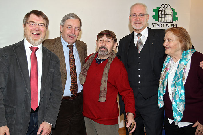 Von links: Gerhard Hermann, Brgermeister Werner Becker-Blonigen, David Tzur, Manfred Bsinghaus und Metuka Tzur
