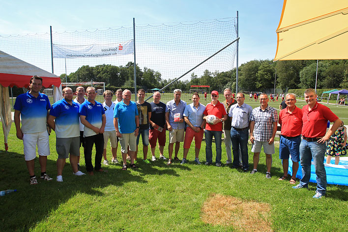 Veranstalter, Ausrichter und die Verantwortlichen der acht teilnehmenden Vereine freuen sich auf eine Woche Spitzenfuball. Fotos: Christian Melzer