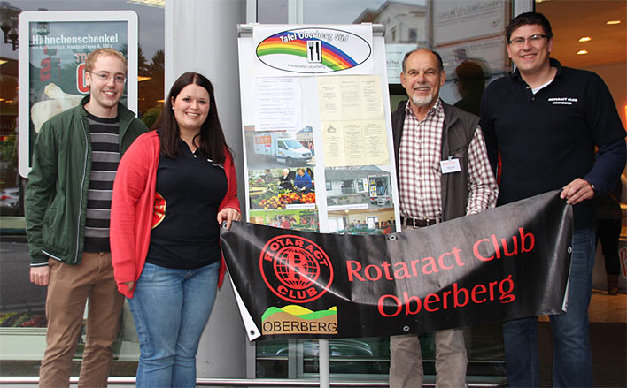 Kauf-eins-mehr Aktion des Rotaract Clubs Oberberg