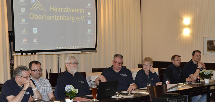 Peter Kesehage
(Mitte) im Kreise der anderen Vorstandsmitglieder. Foto: Melanie Wiersch
