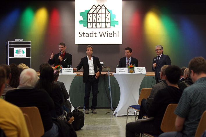 Von links: Michael Schell, Dr. Karl-Heinz Imhuser, Brgermeister Ulrich Stcker und Michael Pfeiffer. Foto: Christian Melzer