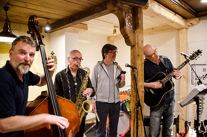 Auch als Akustik-Band sorgten die „Nosmo Kings“ fr grandiose Stimmung beim Jazzfrhschoppen“. Foto: Vera Marzinski