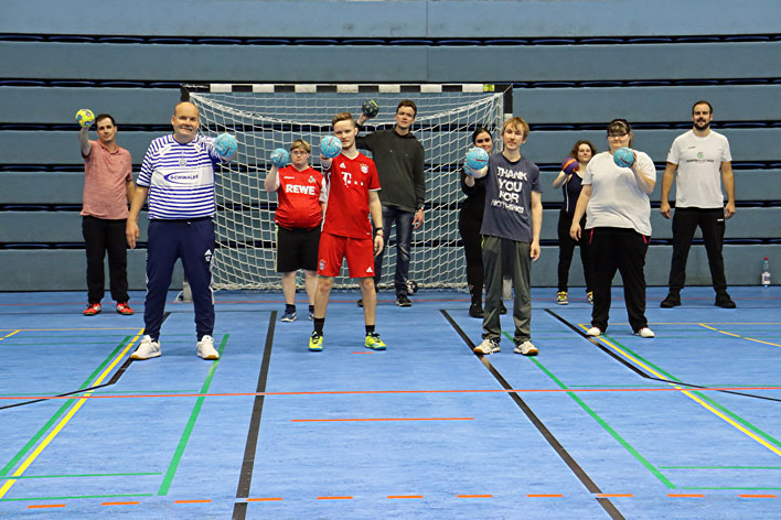 Auch Menschen mit einer geistigen Beeintrchtigung knnen nun von den Angeboten der Handballschule Oberberg profitieren. Foto: BWO/F. Jansen