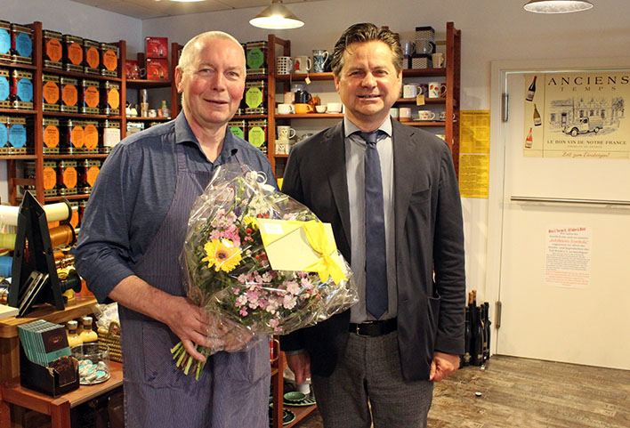 Brgermeister Ulrich Stcker dankte Dr. Jrg Sachse (l.) fr sein Engagement als WIR-Vorsitzender. Foto: Stadt Wiehl