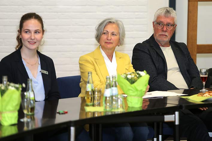 Marleen Diederichs von der Stadt Wiehl (l.) mit der 1. Vorsitzenden des Freundeskreises, Judith Drr-Steinhart, und dem 2. Vorsitzenden Jrgen Grafflage.
