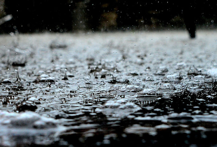 Bei extremem Starkregen sind die Kanle schnell berlastet. Symbolfoto: pixabay/sourabhkrishna806