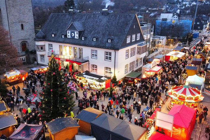 Weihnachtliche Atmosphre im Zentrum verbreitet der Wiehler Weihnachtsmarkt. Archivfoto: Christian Melzer