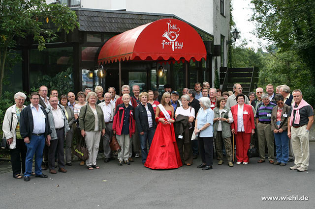 Mitglieder der Deutsche Dahlien-, Fuchsien- und Gladiolen-Gesellschaft zu Besuch in Wiehl