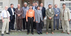 Hochrangige Delegation irakischer Politiker vor dem Wiehler Rathaus. Fotos: Christian Melzer
