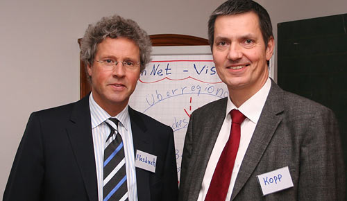 Der Bundestagsabgeordnete Klaus-Peter Flosbach (links) bot Dr. Jrg Kopp seine Untersttzung fr das BUnNet an. 