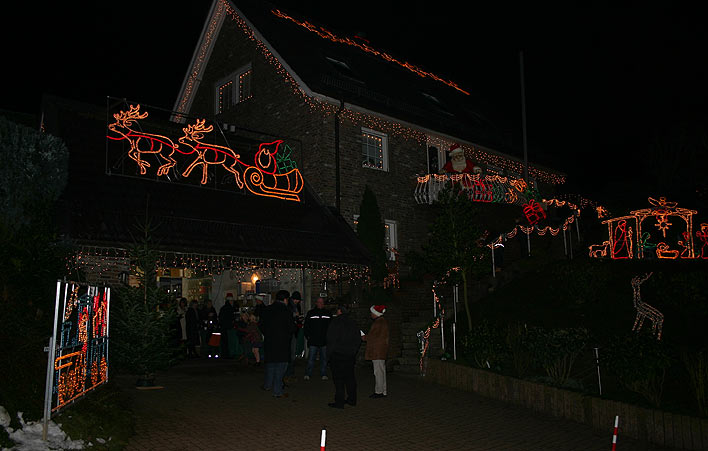 Das illuminierten Haus der Familie Albrecht in Helmerhausen