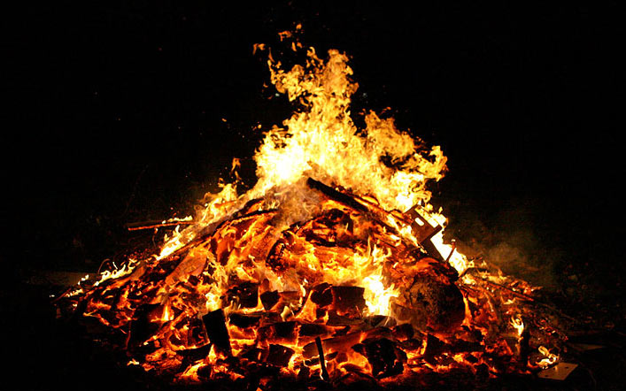Auch in diesem Jahr knnen die traditionellen Osterfeuer nicht stattfinden. Foto: Gnther Melzer