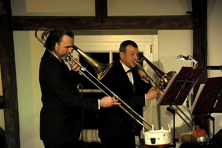 Hans-Martin Schlegel (li.) und Stephan Meiner (re.), beide freischaffende Musiker, vervollstndigten das Posaunenquartett „Opus 4“ in Bielstein.