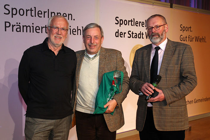 Von links: Roland Maywald, Brgermeister Werner Becker-Blonigen und Carlo Riegert