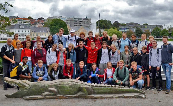 Gruppenfoto vor dem Breiavatnet See im Zentrum von Stavanger