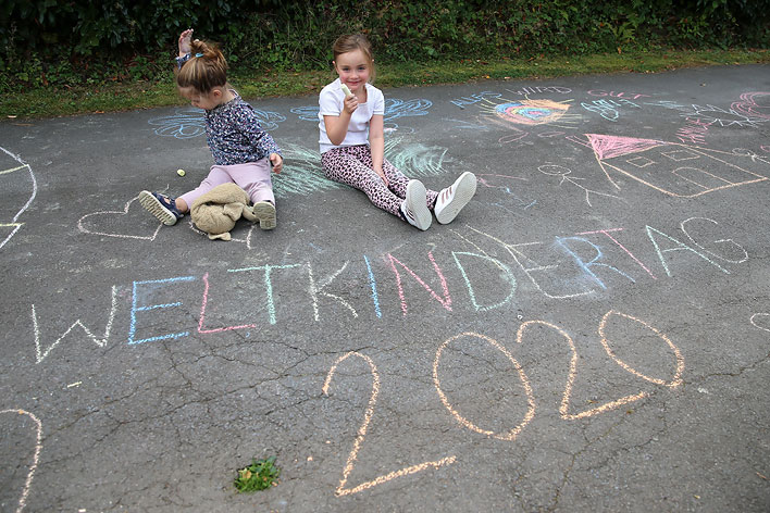 Kinder aus Mühlen schreiben: Alles wird gut. Foto: Christian Melzer