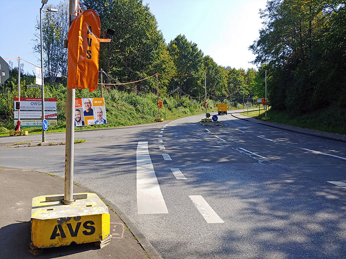 Eine provisorische Ampelanlage soll kurzfristig den Unfallschwerpunkt an der Einmündung Oberwiehler Straße/Ohlerhammer entschärfen. Foto: Stadt Wiehl