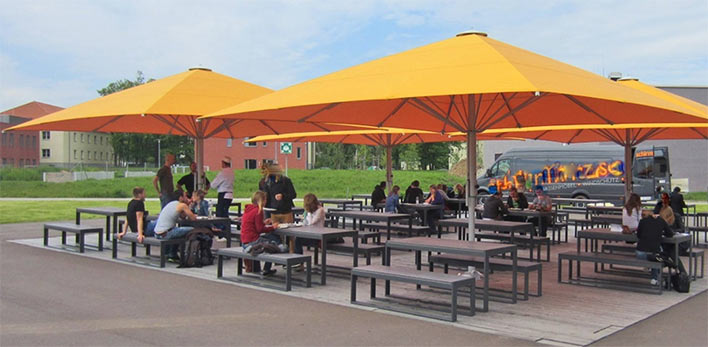 Schirme dieser Größenordnung sind für den neuen Grillbereich vorgesehen. Quelle: bahama Schirme, Reichshof