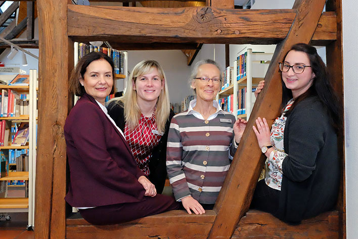 Das aktuelle Team der Stadtbücherei im Jubiläumsjahr (v. r.): Leiterin Jessica Pallach, Erika Mombächer, Tanja Draube, Edda Hüll. Foto: Stadt Wiehl