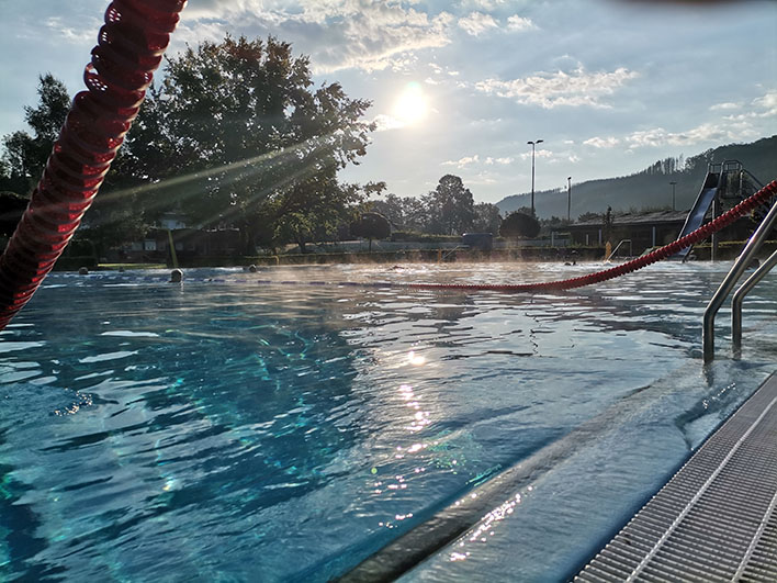 Eine zusätzliche Woche Badespaß: Das beheizte Freibad Bielstein bleibt bis zum 19. September geöffnet. Foto: FSW