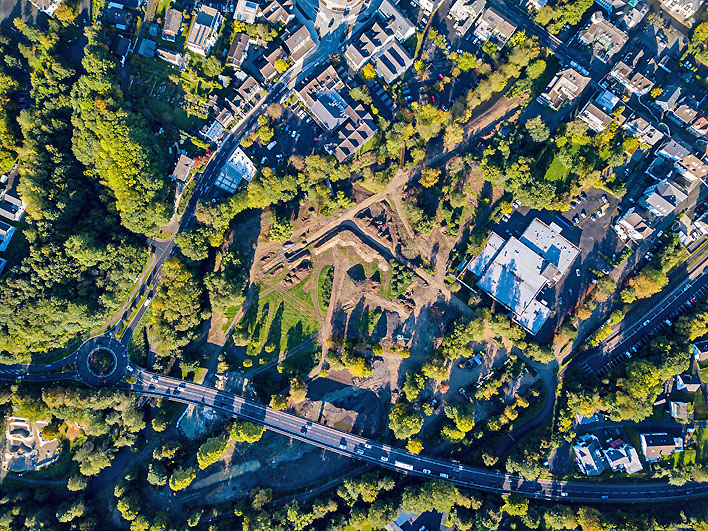 Die Drohnenaufnahme zeigt die Baustelle des Wiehlparks insgesamt. Foto: Stadt Wiehl