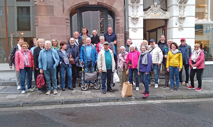 Gut gelaunt waren die Mitglieder des Heimatvereins unterwegs bei ihrem Jahresausflug nach Aachen. Foto: Iris Trespe