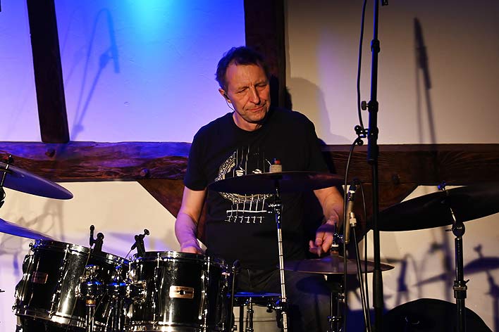 Karl vermann am Schlagzeug brachte den Groove mit – er spielt zudem beim Rockorchester Ruhrgebeat und dem Dark Town Swingtett.