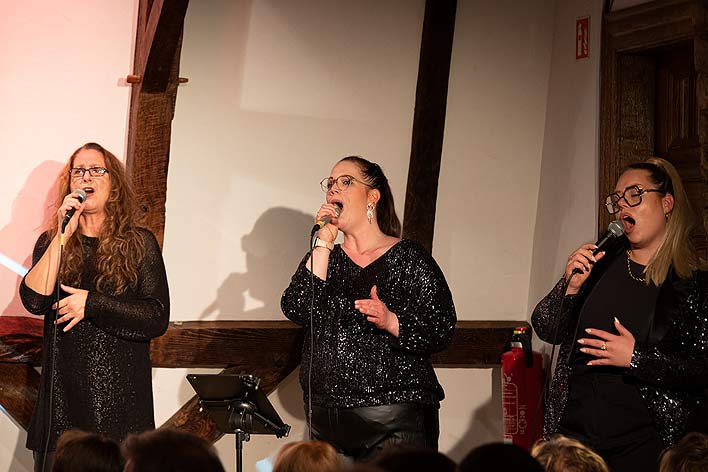 Brillante Gospel-Sngerinnen: (v.l.) Ruthild Wilson, Eva Schfer und Leslie Jost.
