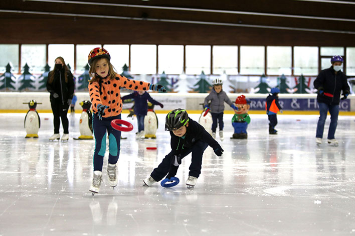 Auch für Kinder startet am 3. Oktober die neue Saison in der Eissporthalle. Foto: Christian Melzer
