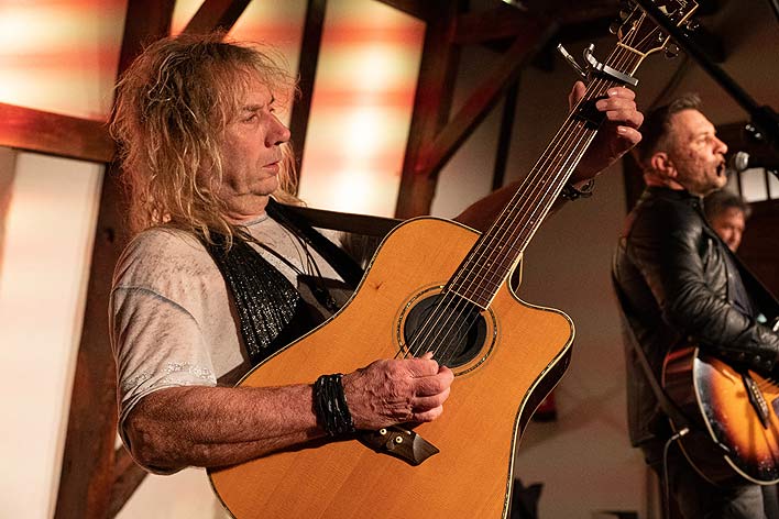 Gitarrist Andy Whelan spielte schon in der Original-Band „Smokie“ mit. Foto: Vera Marzinski