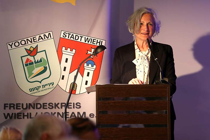 Judith Dürr-Steinhart blickte auf die Geschichte der 30-jährigen Städtepartnerschaft.
