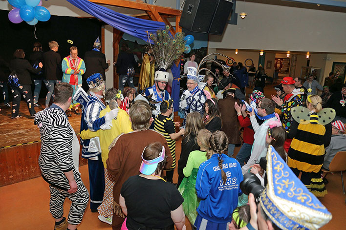 Beim HBW-Karneval tanzte auch das Bielsteiner Dreigestirn. Foto: HBW