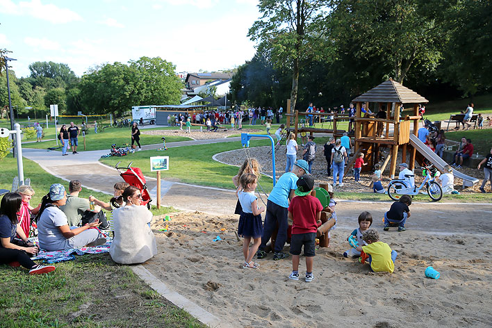 Der neu gestaltete Spielbereich krönt den wieder in Wert gesetzten Nösnerlandpark. Fotos: Christian Melzer