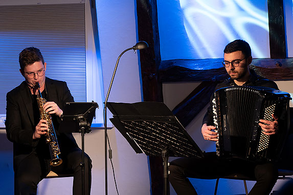 Ane Rupnik (Saxophon) und Marko Trivunovic (Akkordeon) - spannten mit dem Programm „Zeitreise“ einen Bogen ber 300 Jahre Musikgeschichte. Foto: Vera Marzinski