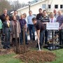 BPW-Auszubildende bergaben 10.000 Euro an die Hospizarbeit – Bundes-Hospiz-Akademie pflanzte einen roten Boskop