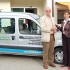 Rundschau-Altenhilfe "Die gute Tat" bergab ein Fahrzeug an das Johannes Hospiz