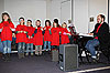 Zum vierten Mal brachte die Helen-Keller-Schule musikalische Weihnachtsgre in das Rathaus